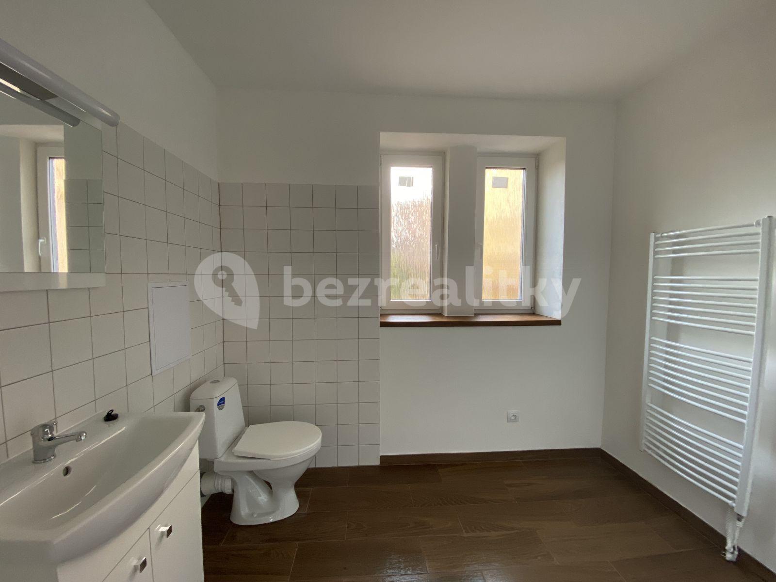 1 bedroom with open-plan kitchen flat to rent, 58 m², Zborovské náměstí, Pardubice, Pardubický Region