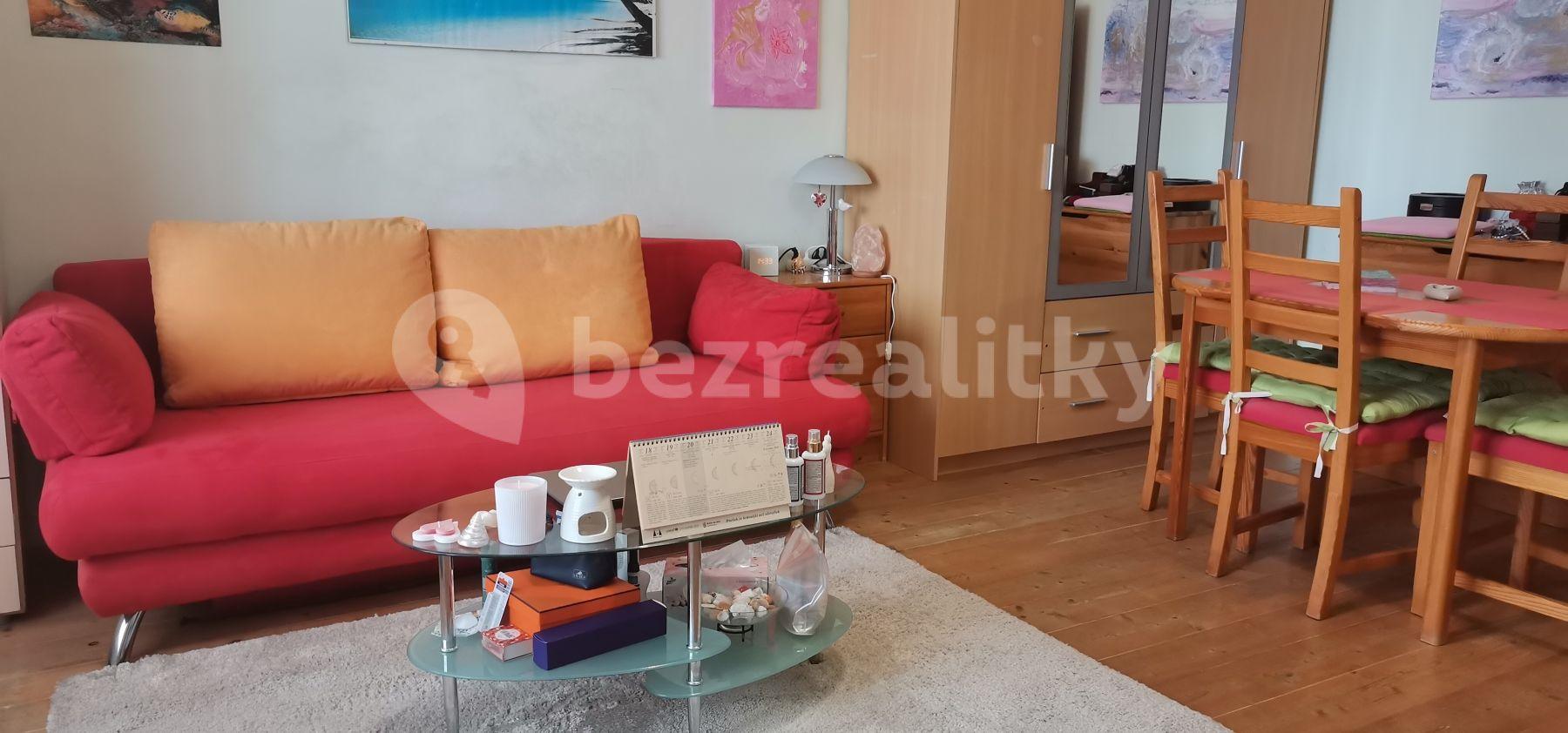 Studio flat to rent, 37 m², Na Maninách, Prague, Prague