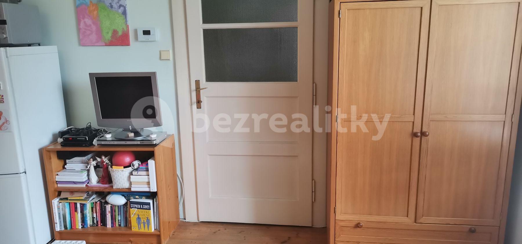 Studio flat to rent, 37 m², Na Maninách, Prague, Prague