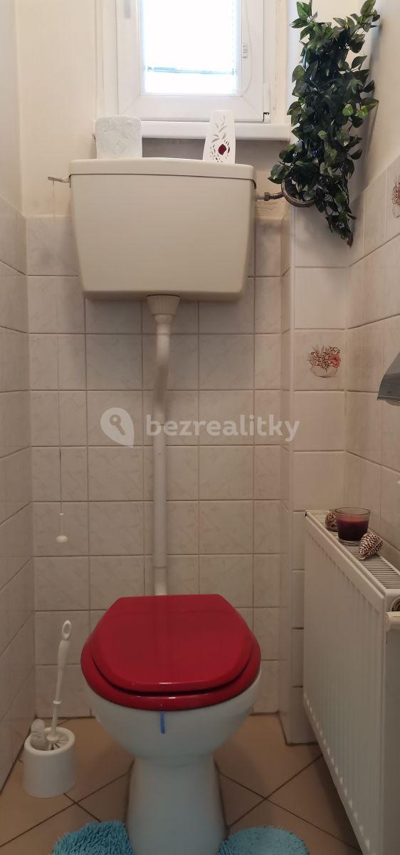 Studio flat to rent, 37 m², Na Maninách, Prague, Prague