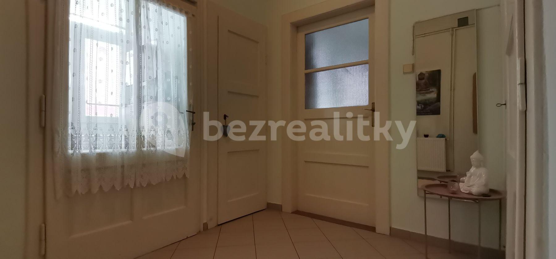 Studio flat to rent, 37 m², Na Maninách, Prague, Prague