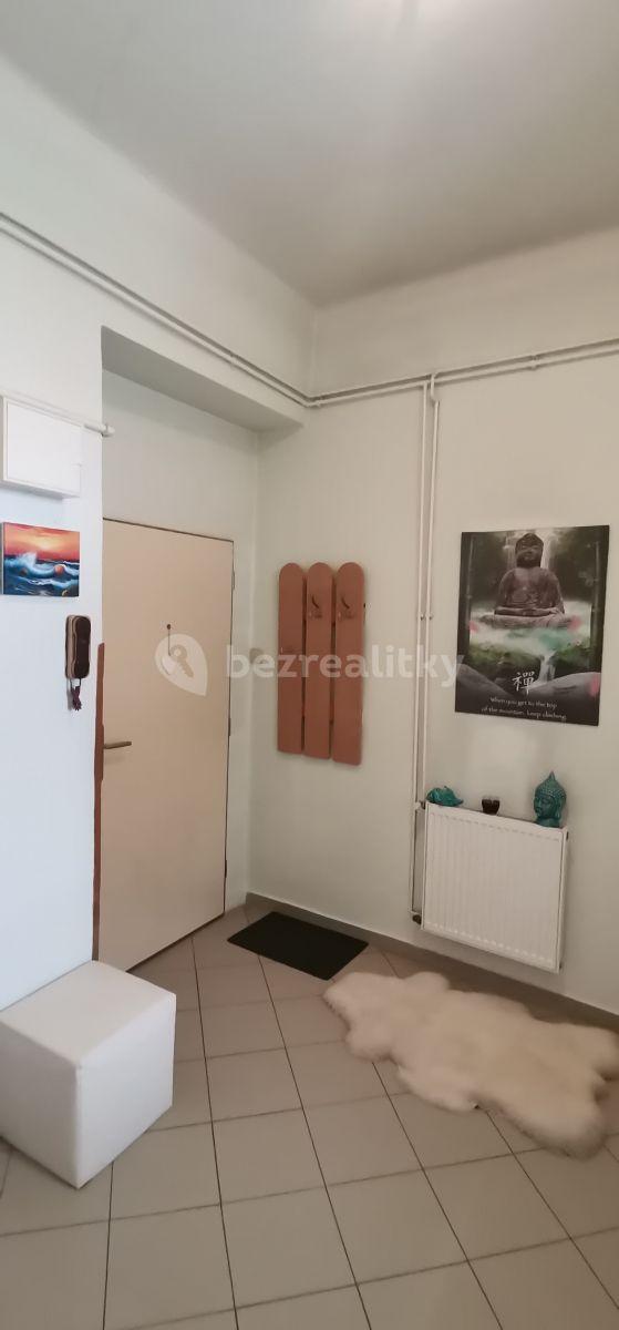 Studio flat to rent, 37 m², Na Maninách, Prague, Prague