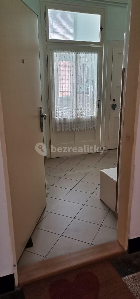 Studio flat to rent, 37 m², Na Maninách, Prague, Prague