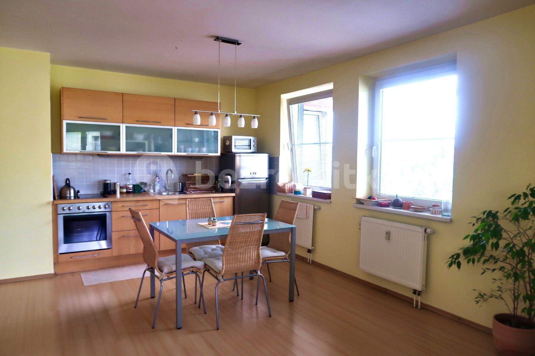 2 bedroom with open-plan kitchen flat for sale, 89 m², Kmochova, Hostivice, Středočeský Region