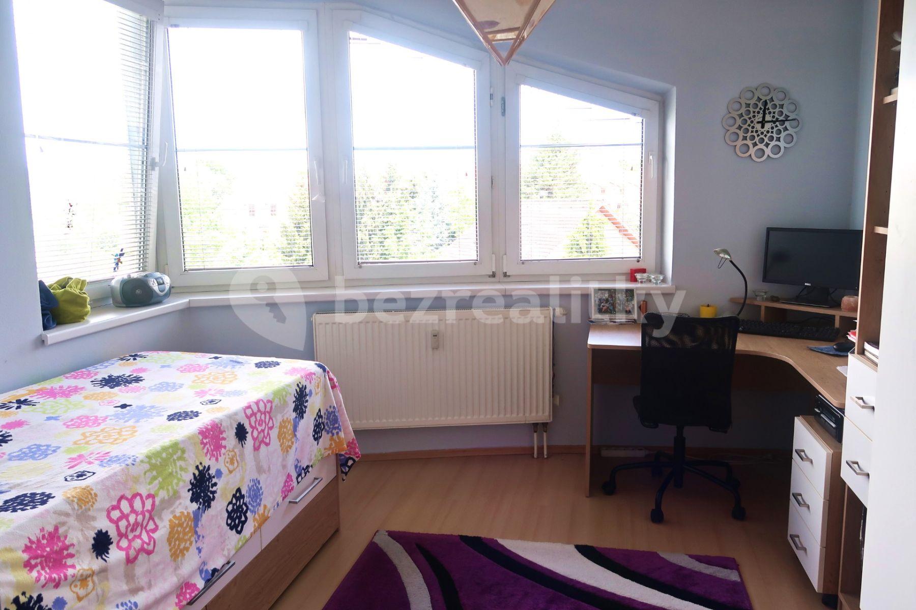 2 bedroom with open-plan kitchen flat for sale, 89 m², Kmochova, Hostivice, Středočeský Region