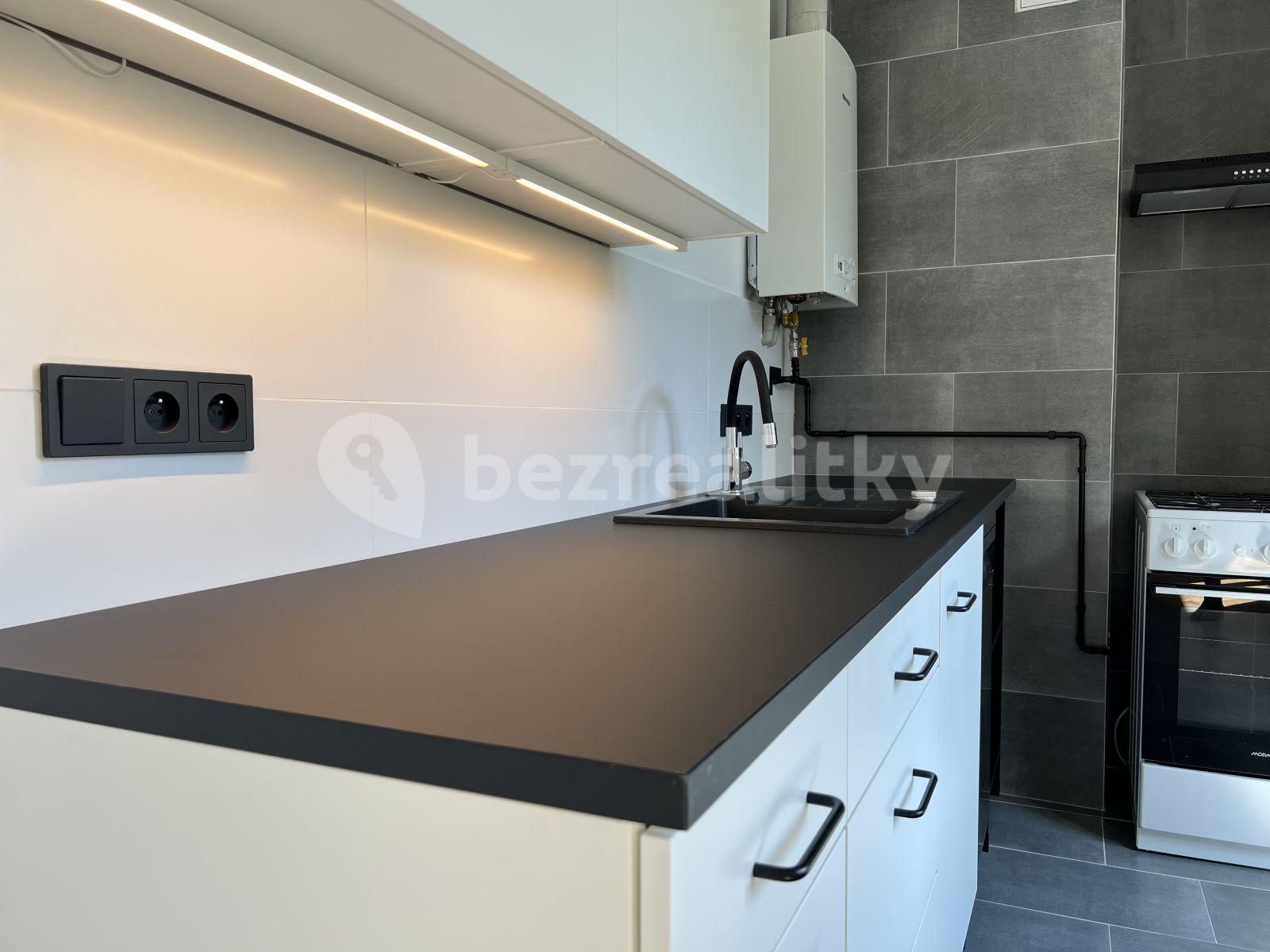 1 bedroom with open-plan kitchen flat to rent, 56 m², Marie Pujmanové, Trutnov, Královéhradecký Region