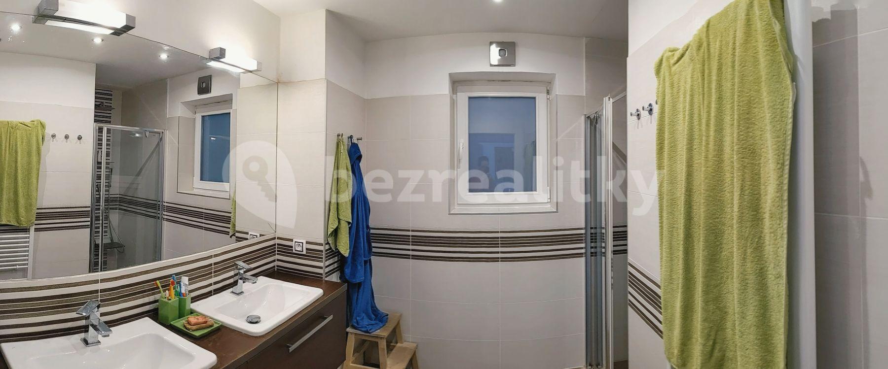 2 bedroom with open-plan kitchen flat to rent, 92 m², Příční, Brno, Jihomoravský Region