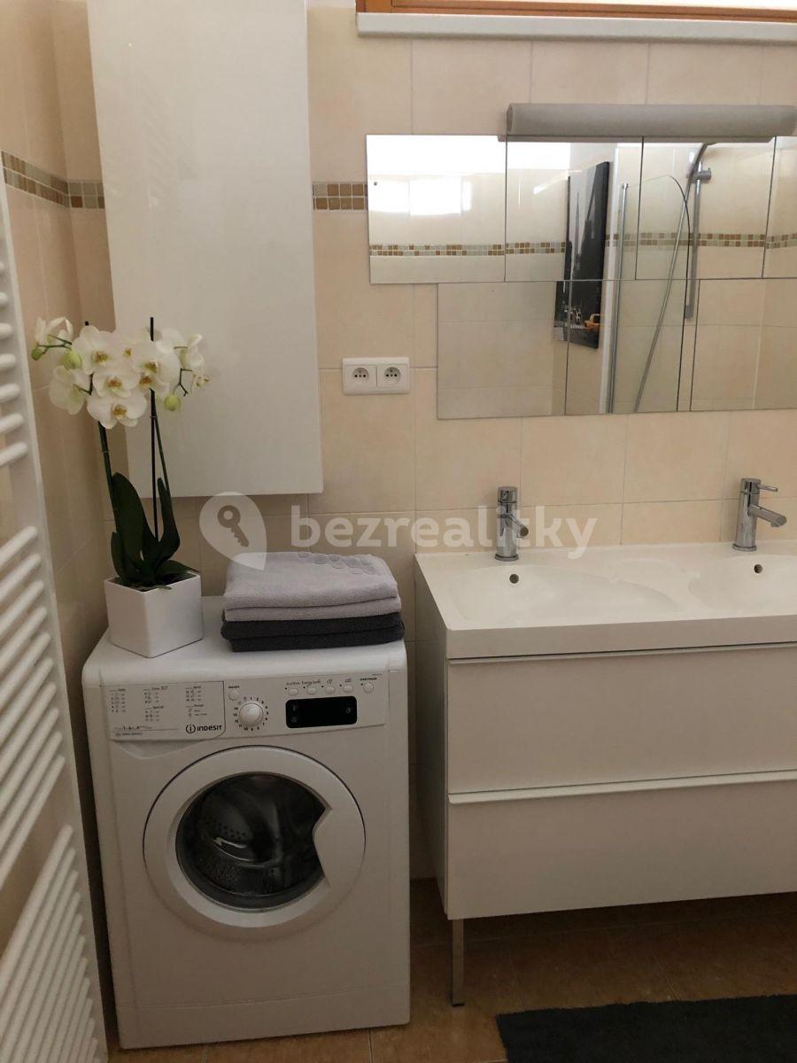 Studio flat to rent, 48 m², Kollárova, Hradec Králové, Královéhradecký Region