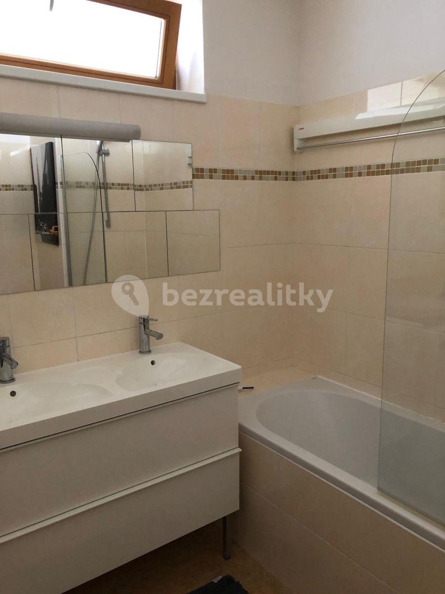 Studio flat to rent, 48 m², Kollárova, Hradec Králové, Královéhradecký Region