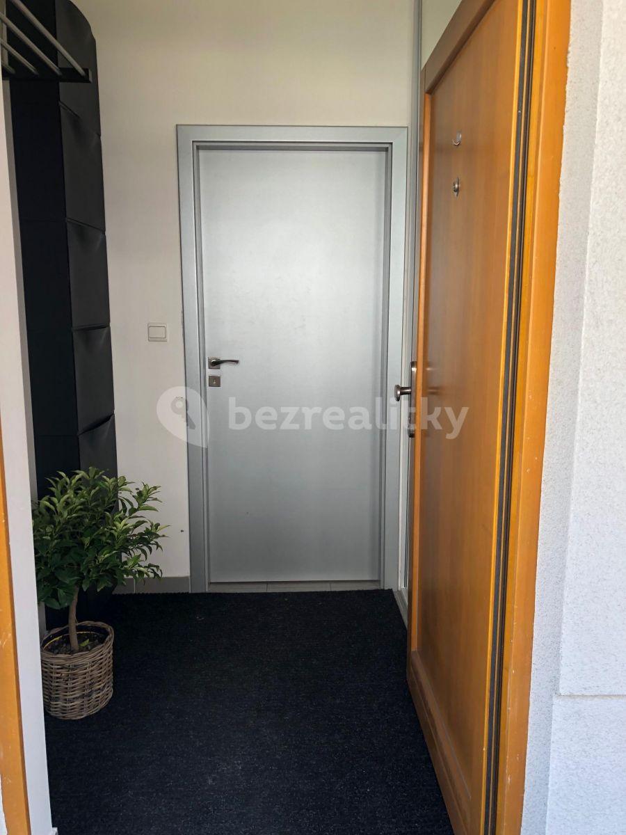 Studio flat to rent, 48 m², Kollárova, Hradec Králové, Královéhradecký Region