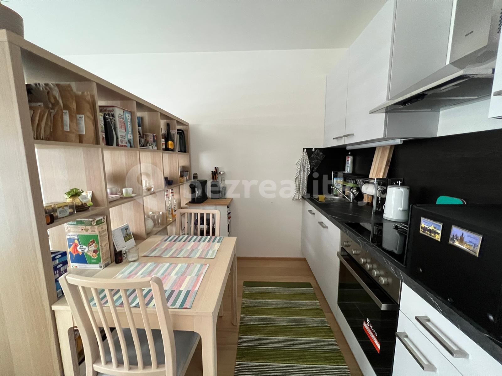 Studio flat to rent, 42 m², Vrátnická, Prague, Prague