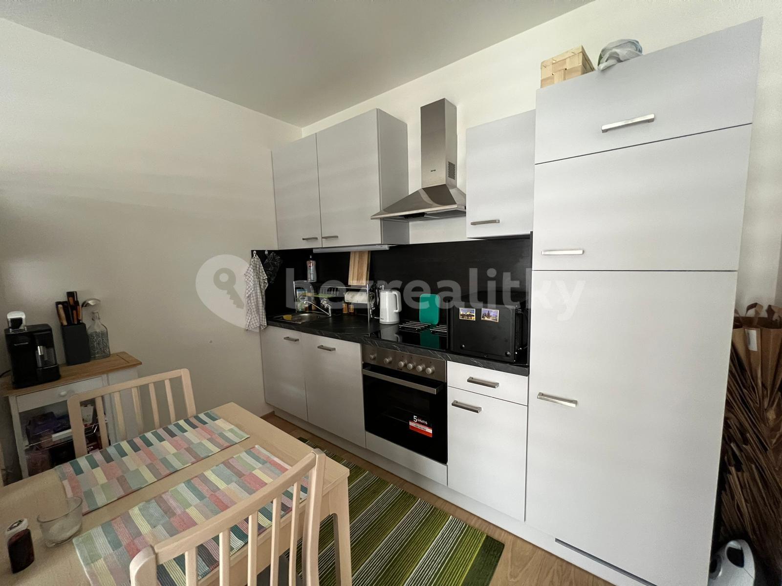 Studio flat to rent, 42 m², Vrátnická, Prague, Prague