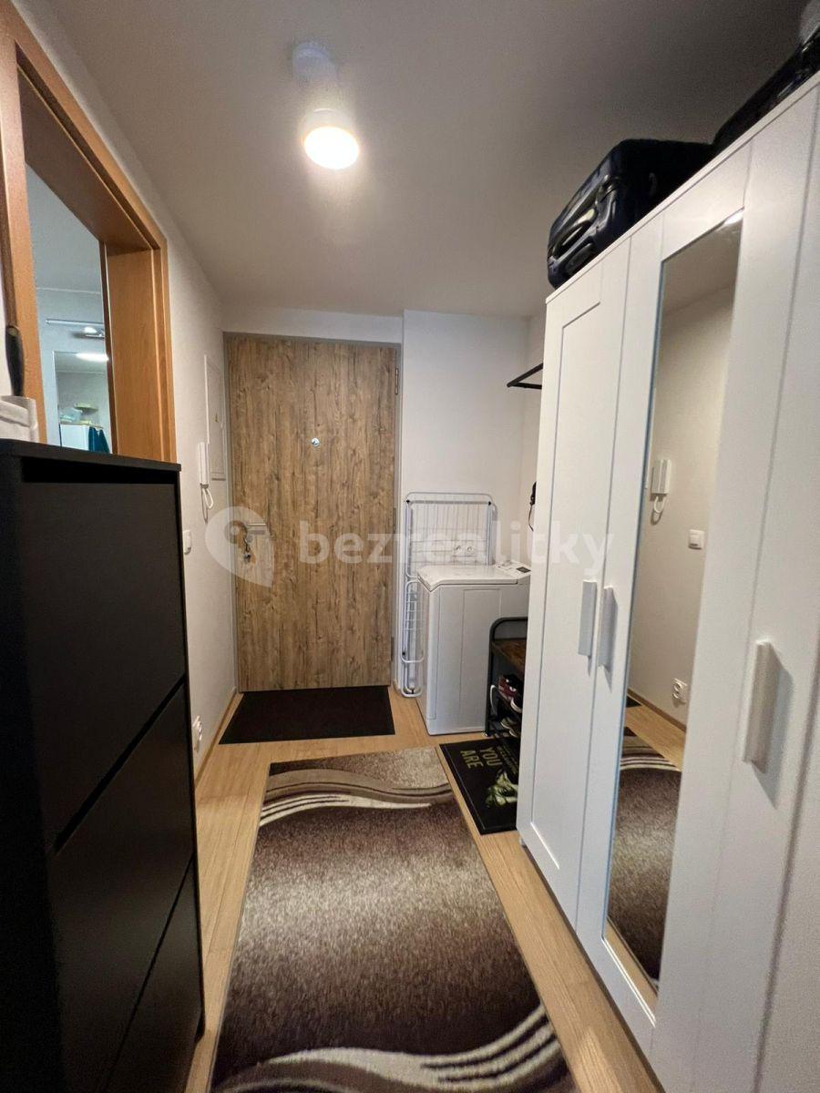 Studio flat to rent, 42 m², Vrátnická, Prague, Prague