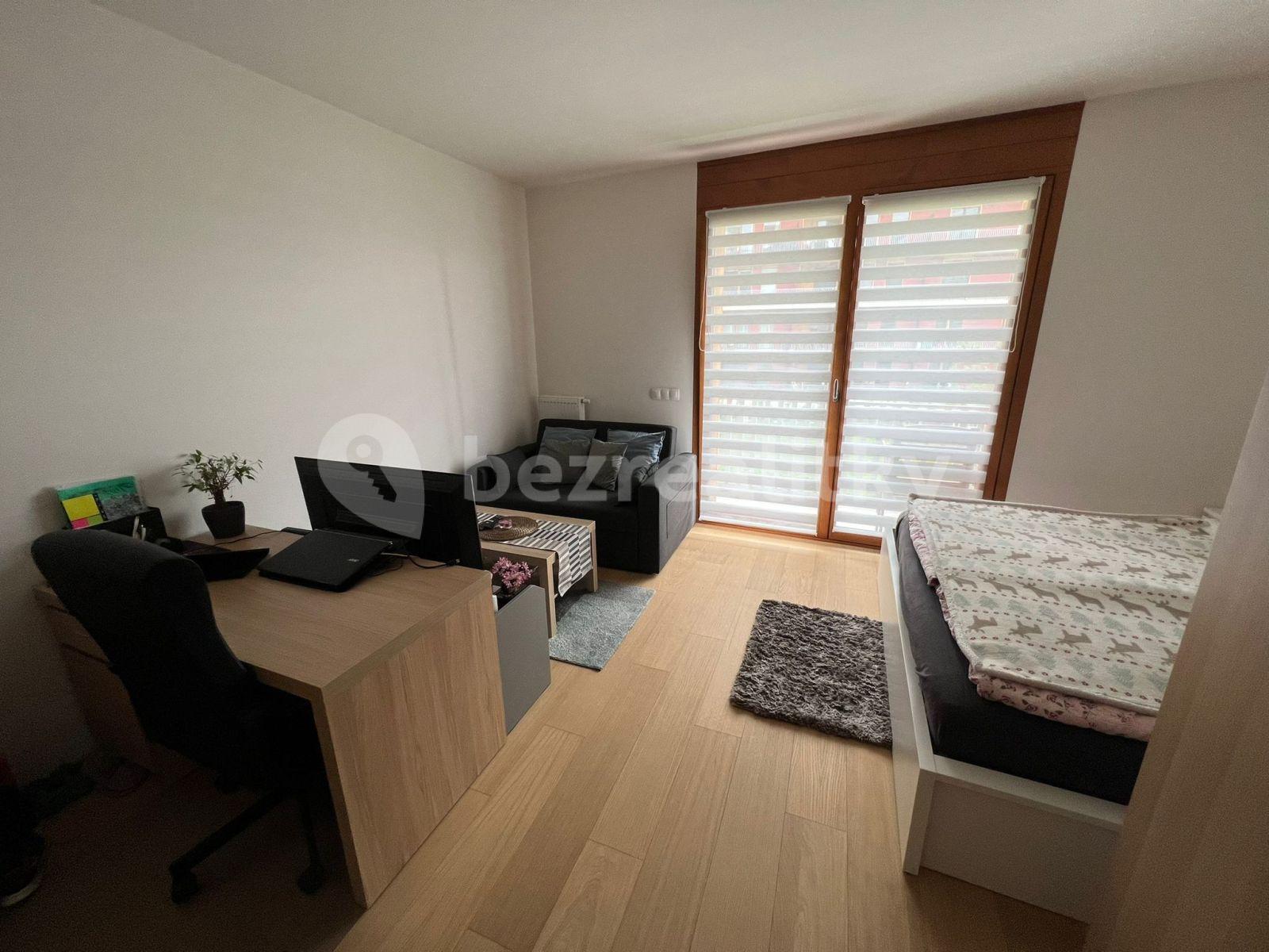 Studio flat to rent, 42 m², Vrátnická, Prague, Prague