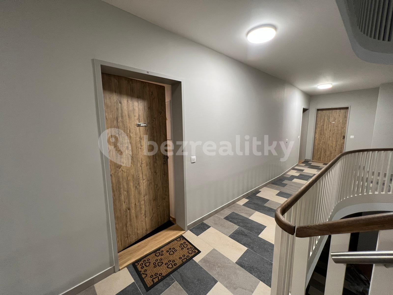 Studio flat to rent, 42 m², Vrátnická, Prague, Prague