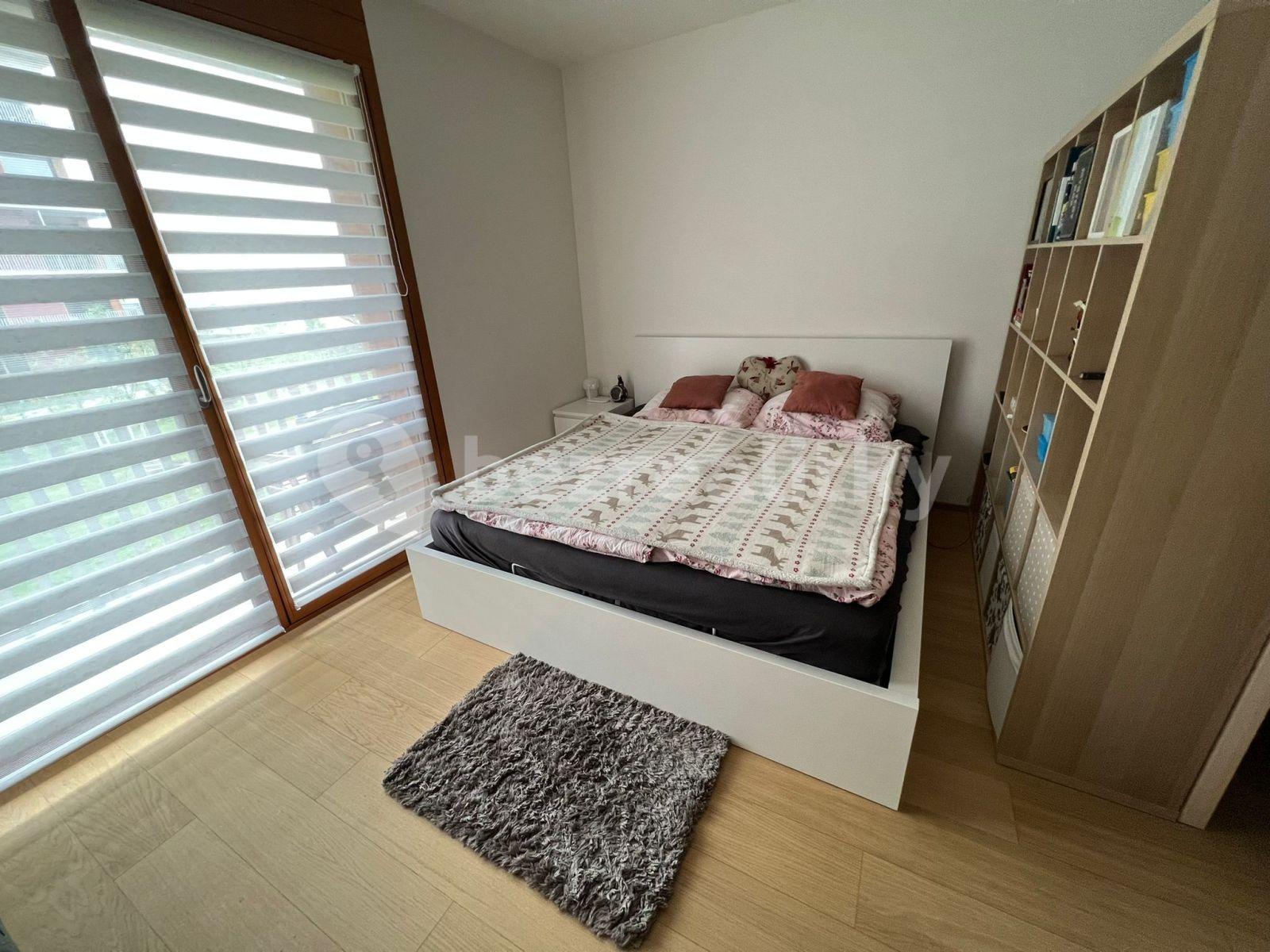 Studio flat to rent, 42 m², Vrátnická, Prague, Prague