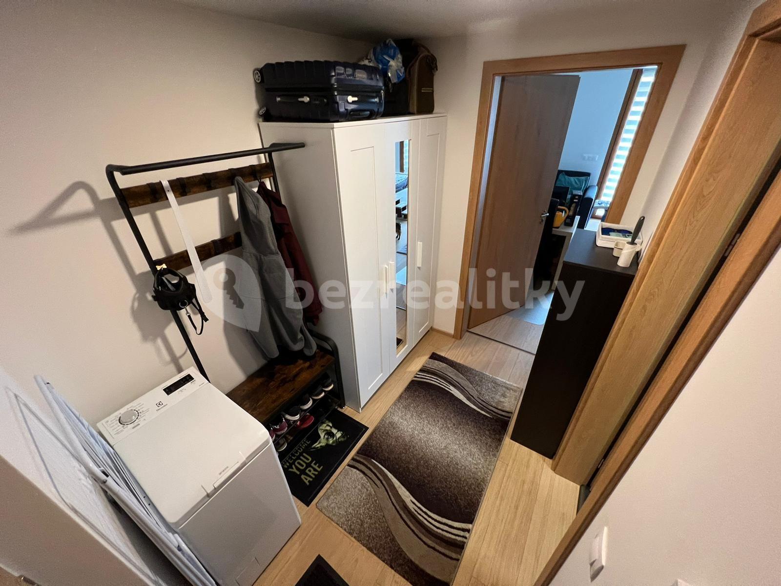 Studio flat to rent, 42 m², Vrátnická, Prague, Prague