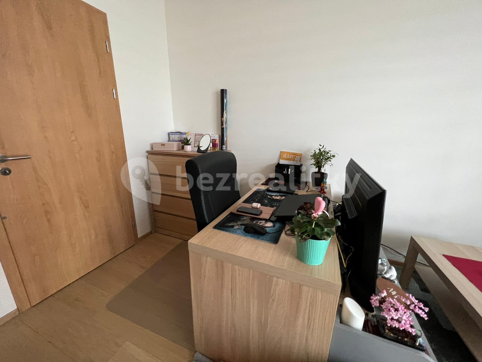 Studio flat to rent, 42 m², Vrátnická, Prague, Prague