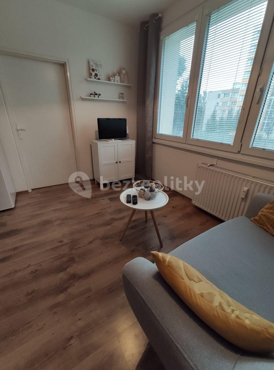 1 bedroom with open-plan kitchen flat to rent, 37 m², Větrná, České Budějovice, Jihočeský Region