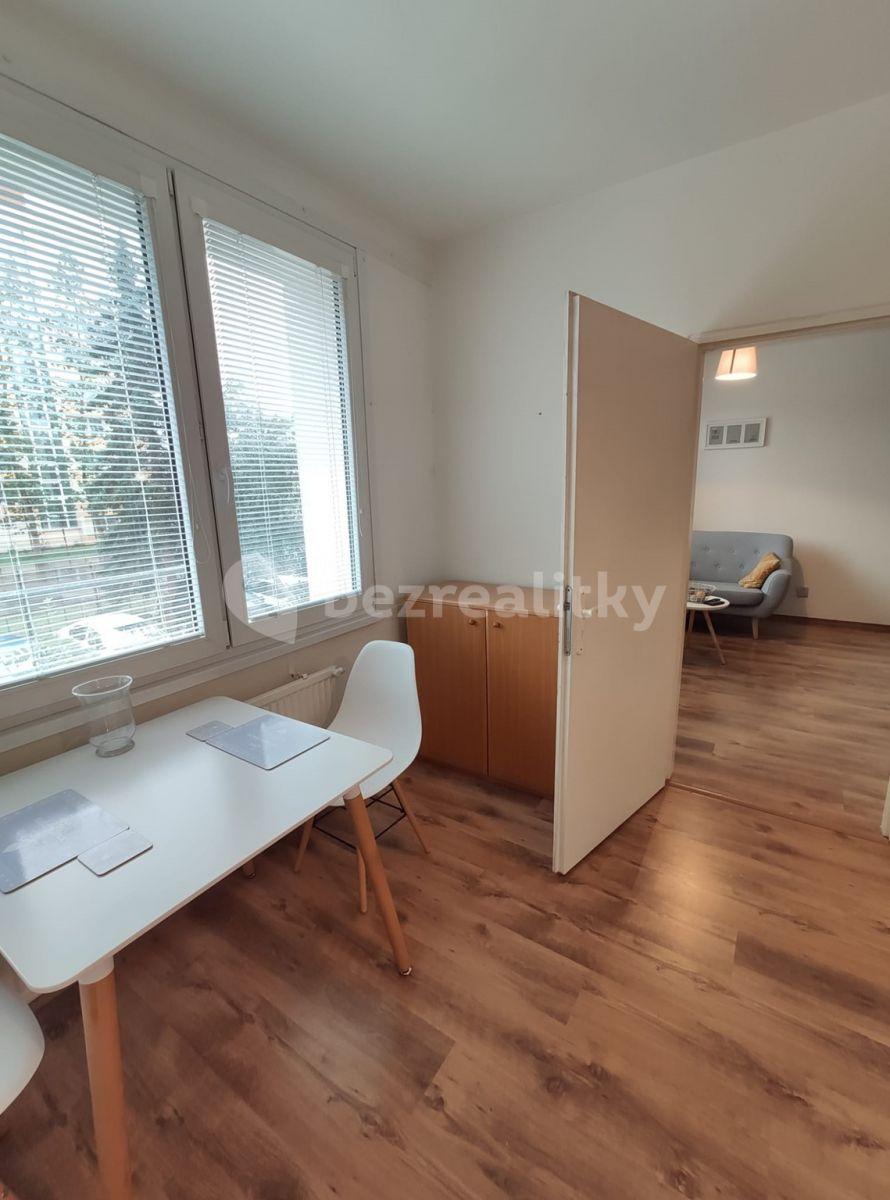 1 bedroom with open-plan kitchen flat to rent, 37 m², Větrná, České Budějovice, Jihočeský Region