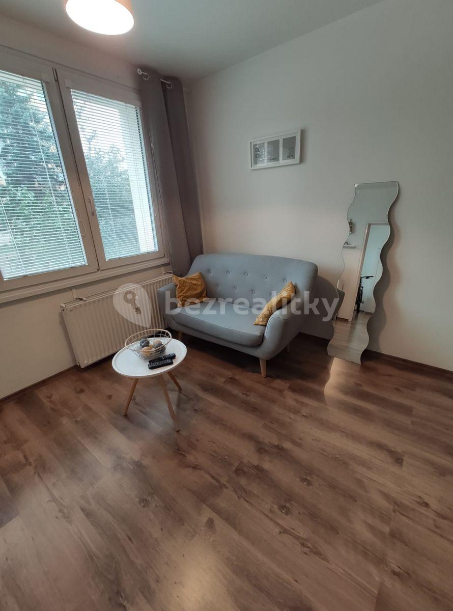 1 bedroom with open-plan kitchen flat to rent, 37 m², Větrná, České Budějovice, Jihočeský Region