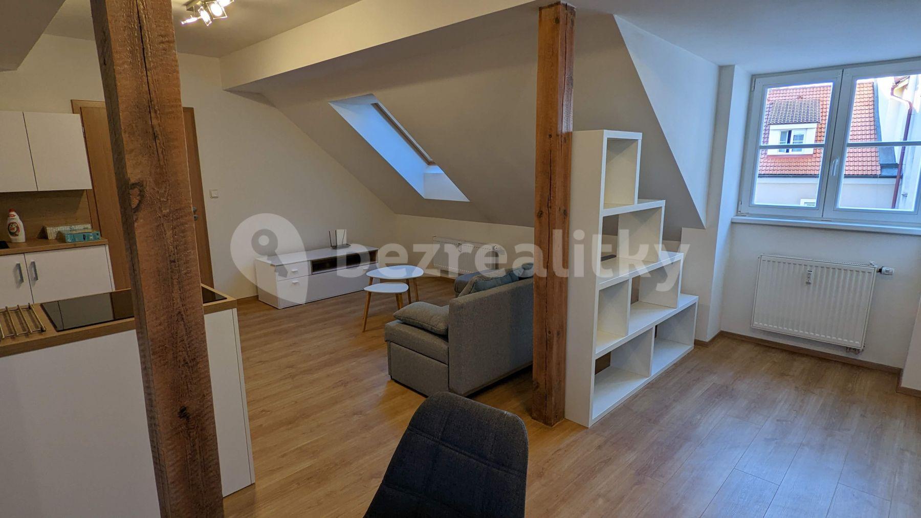 1 bedroom with open-plan kitchen flat to rent, 77 m², Staroměstské náměstí, Mladá Boleslav, Středočeský Region