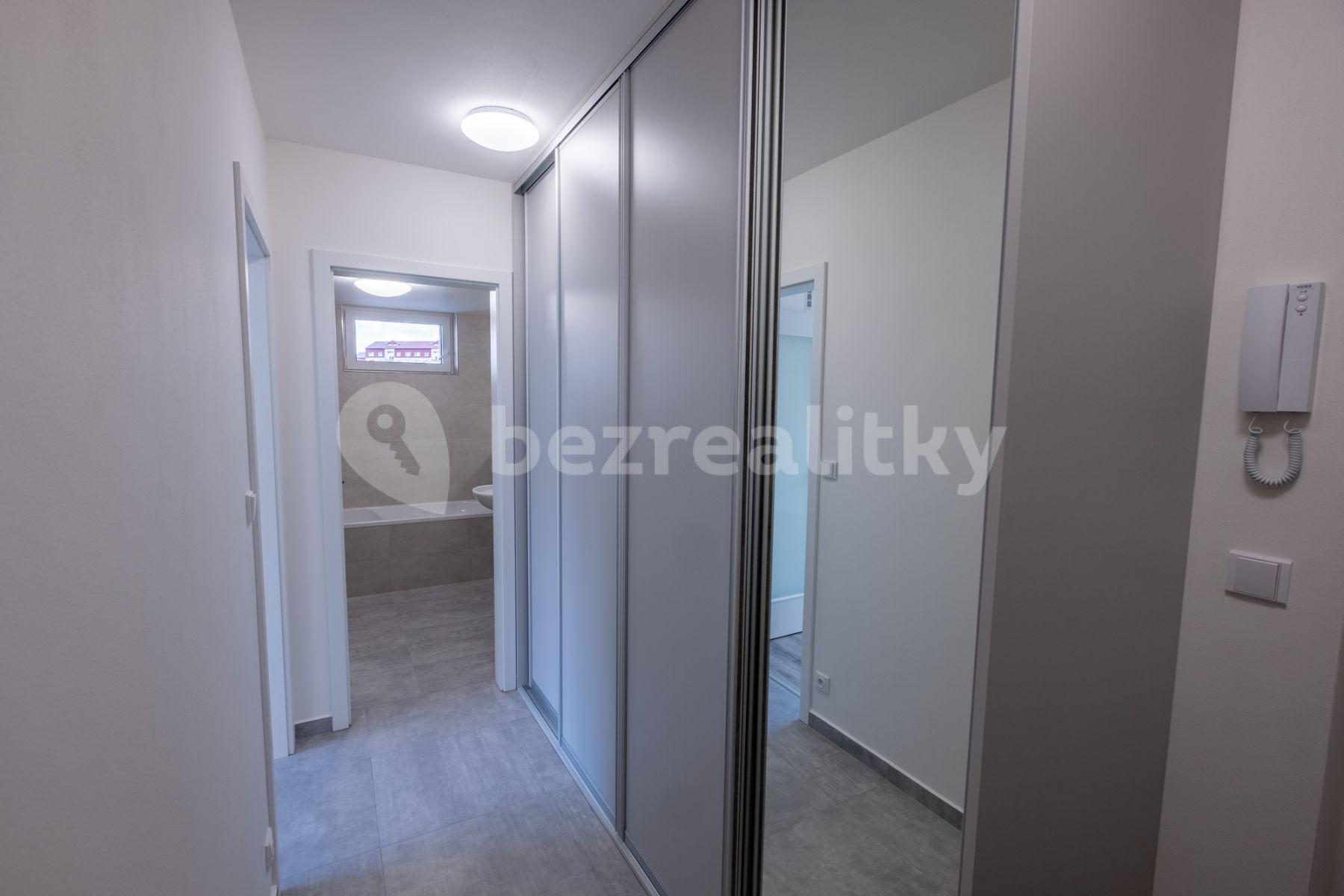 Studio flat to rent, 35 m², Armádní, Milovice, Středočeský Region