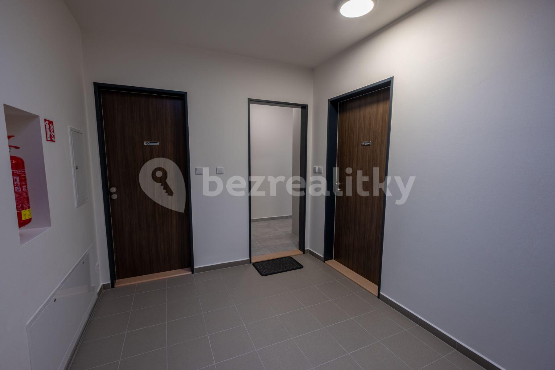 Studio flat to rent, 35 m², Armádní, Milovice, Středočeský Region