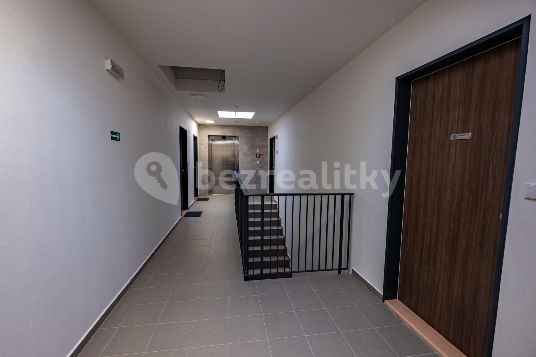 Studio flat to rent, 35 m², Armádní, Milovice, Středočeský Region