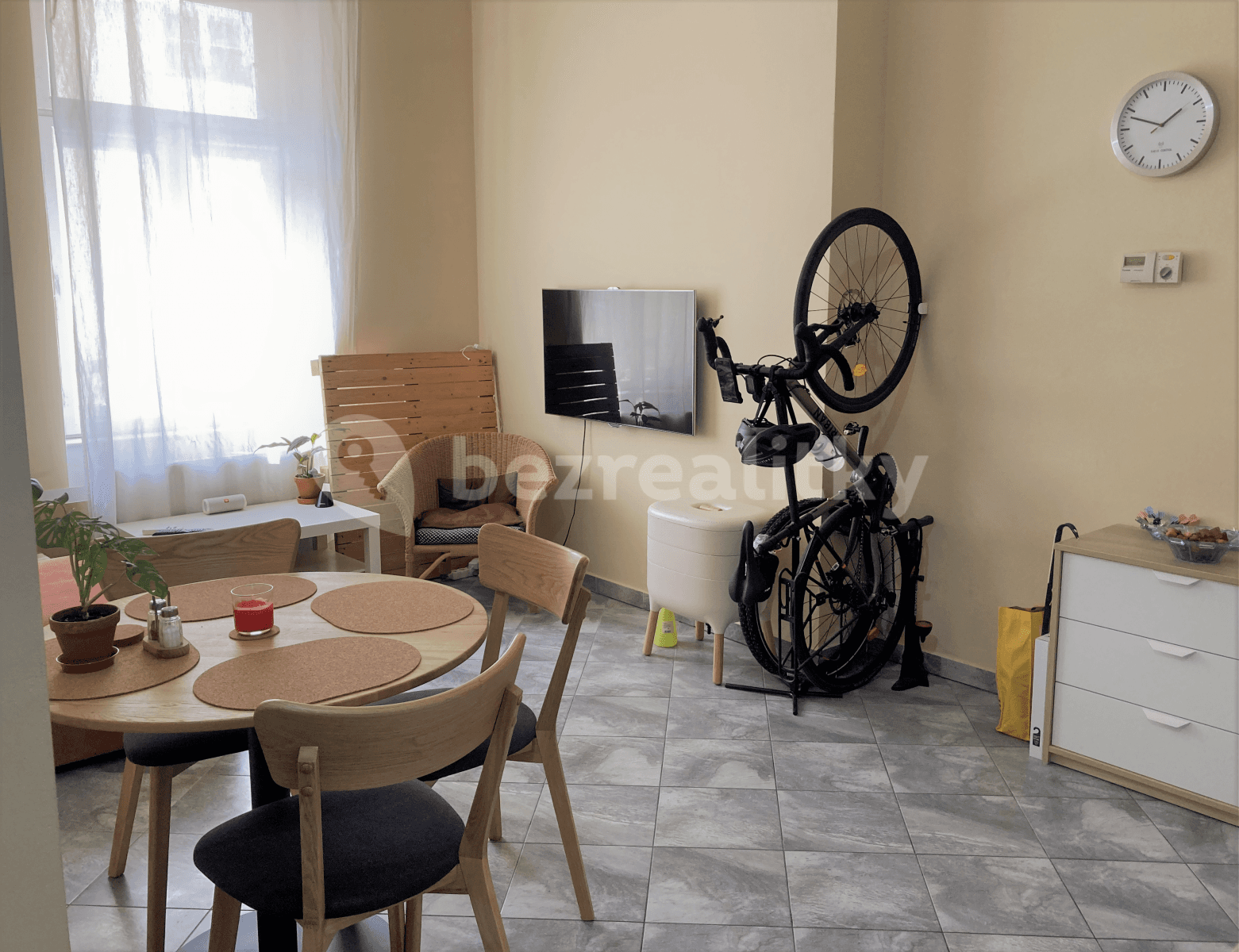 2 bedroom with open-plan kitchen flat to rent, 45 m², Umělecká, Prague, Prague