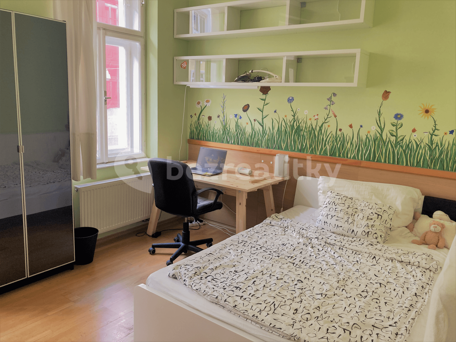 2 bedroom with open-plan kitchen flat to rent, 45 m², Umělecká, Prague, Prague