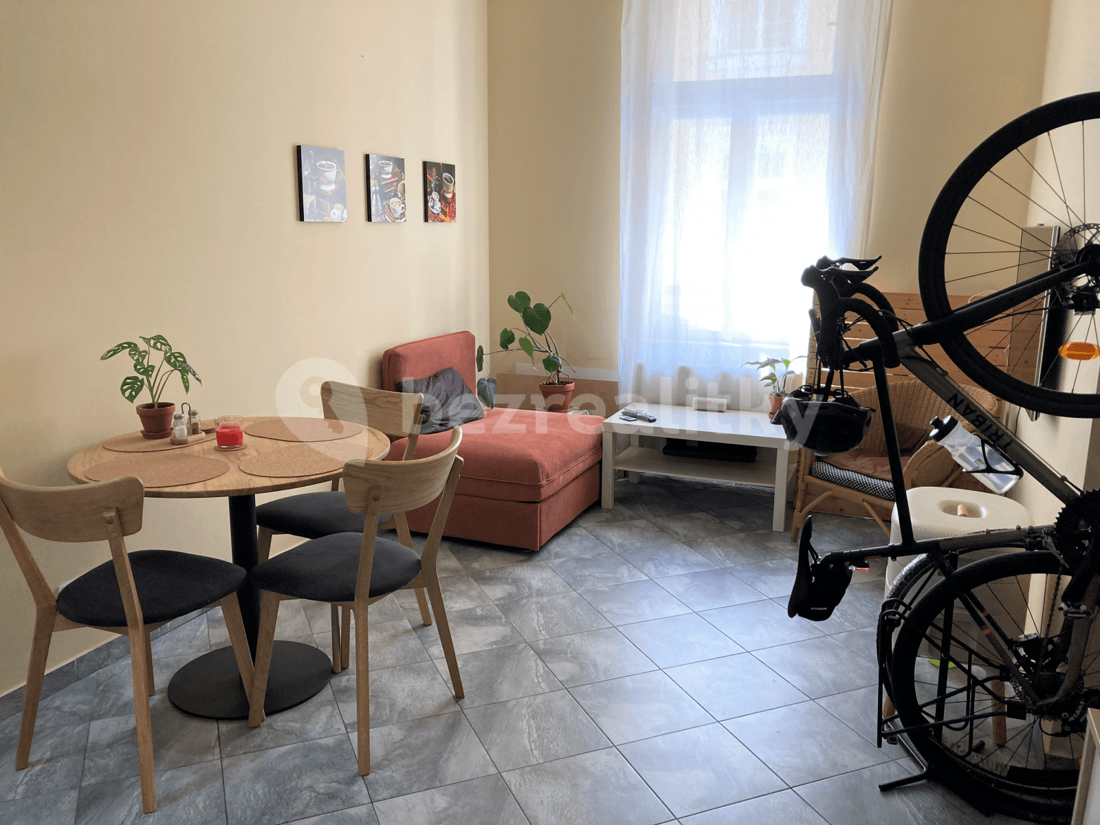 2 bedroom with open-plan kitchen flat to rent, 45 m², Umělecká, Prague, Prague