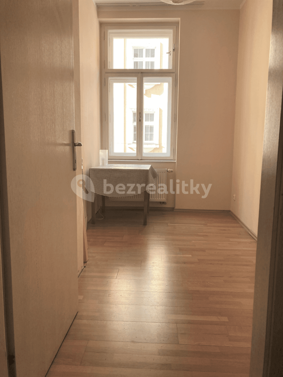 2 bedroom with open-plan kitchen flat to rent, 45 m², Umělecká, Prague, Prague