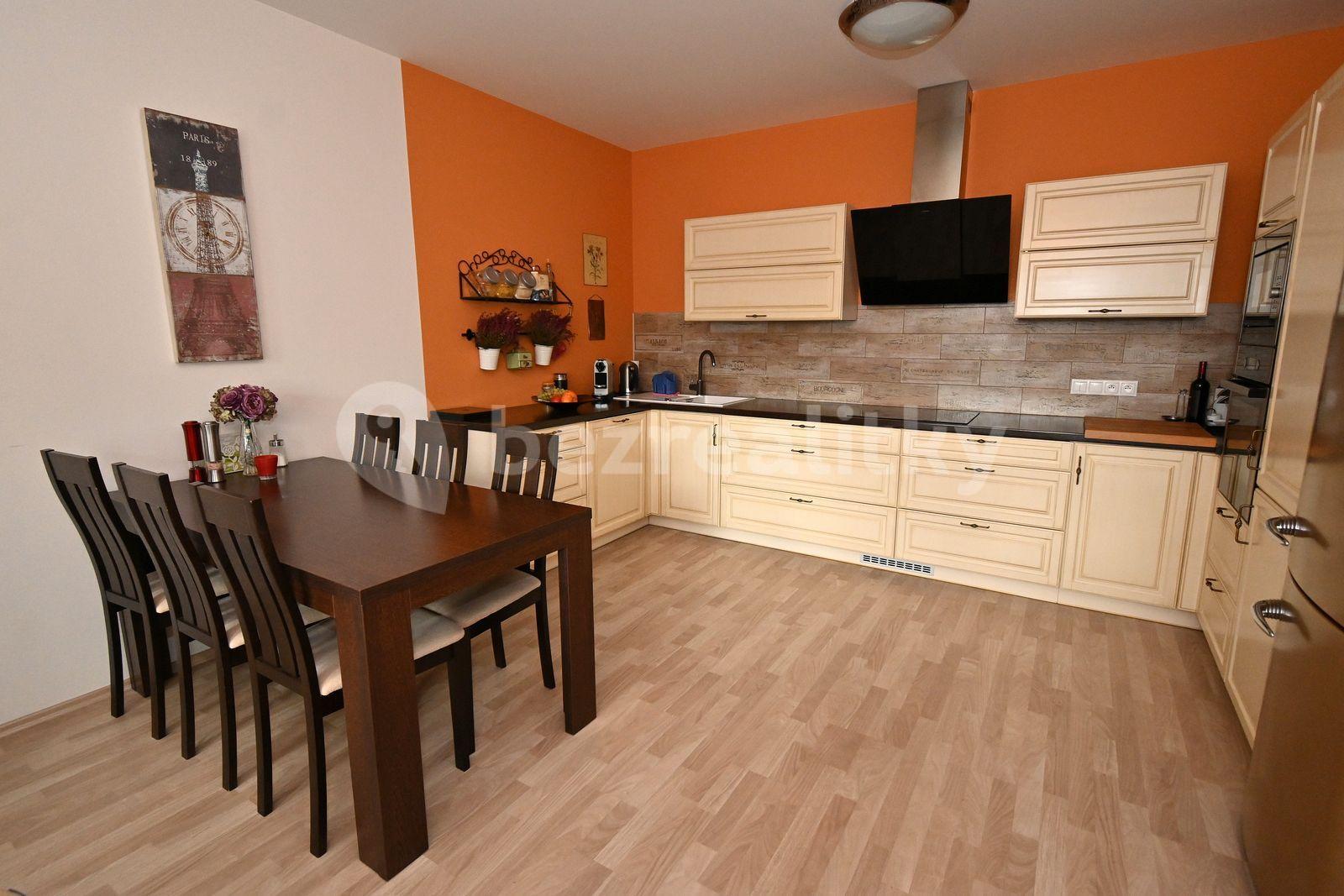 2 bedroom with open-plan kitchen flat to rent, 83 m², Václava Trojana, Prague, Prague