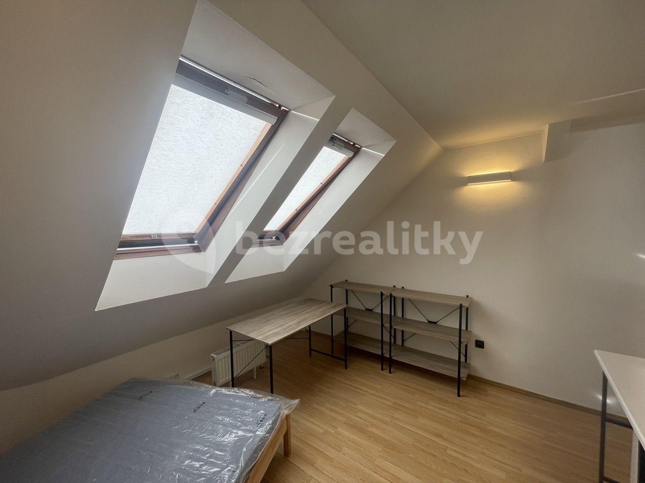 Small studio flat to rent, 21 m², Šaldova, Prague, Prague