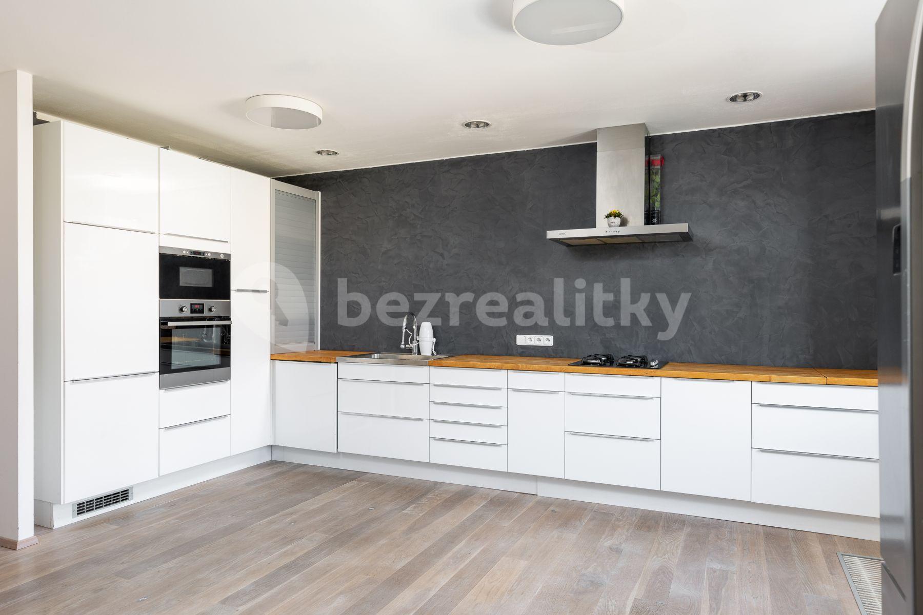 3 bedroom with open-plan kitchen flat to rent, 132 m², Vojtěšská, Neratovice, Středočeský Region