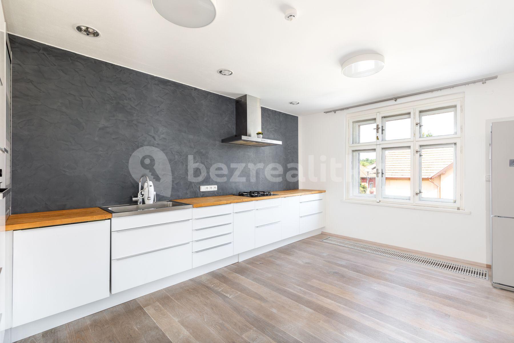 3 bedroom with open-plan kitchen flat to rent, 132 m², Vojtěšská, Neratovice, Středočeský Region