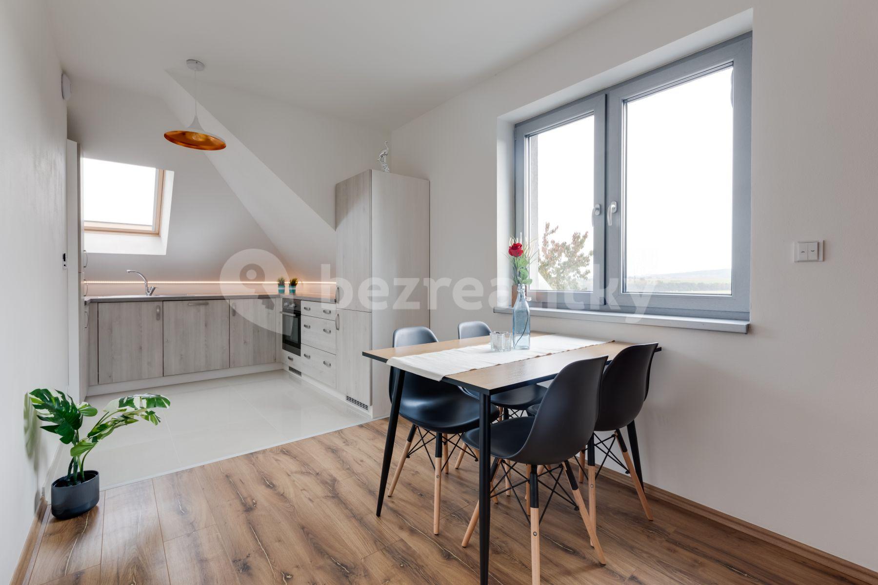 Studio flat to rent, 43 m², Jažlovická, Říčany, Středočeský Region