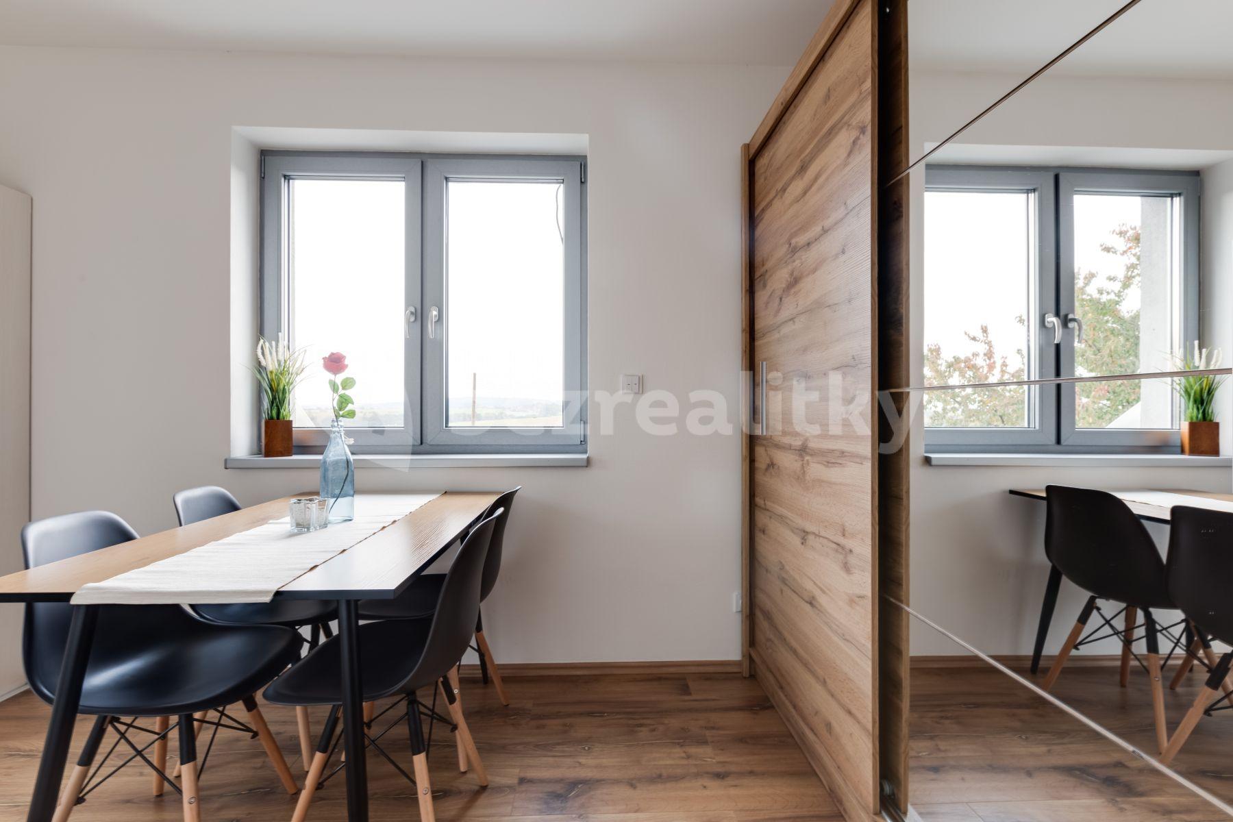 Studio flat to rent, 43 m², Jažlovická, Říčany, Středočeský Region