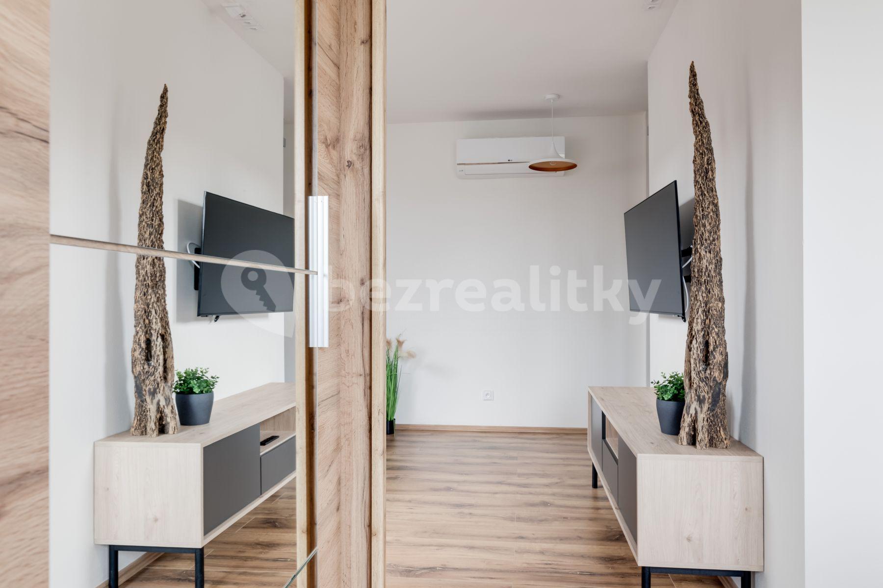 Studio flat to rent, 43 m², Jažlovická, Říčany, Středočeský Region