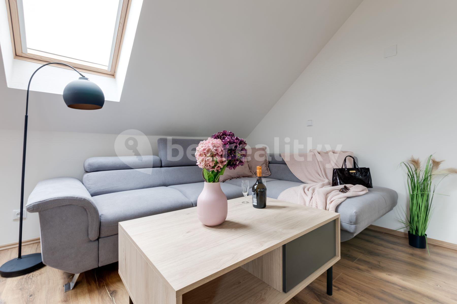 Studio flat to rent, 43 m², Jažlovická, Říčany, Středočeský Region