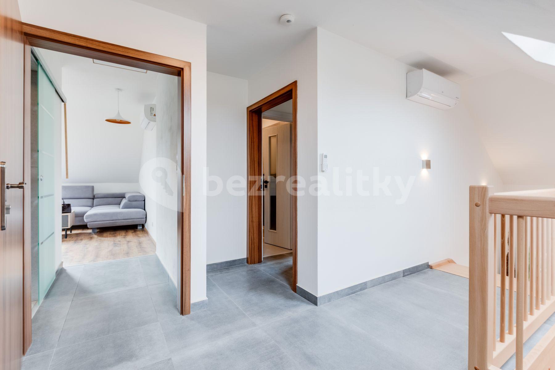 Studio flat to rent, 43 m², Jažlovická, Říčany, Středočeský Region