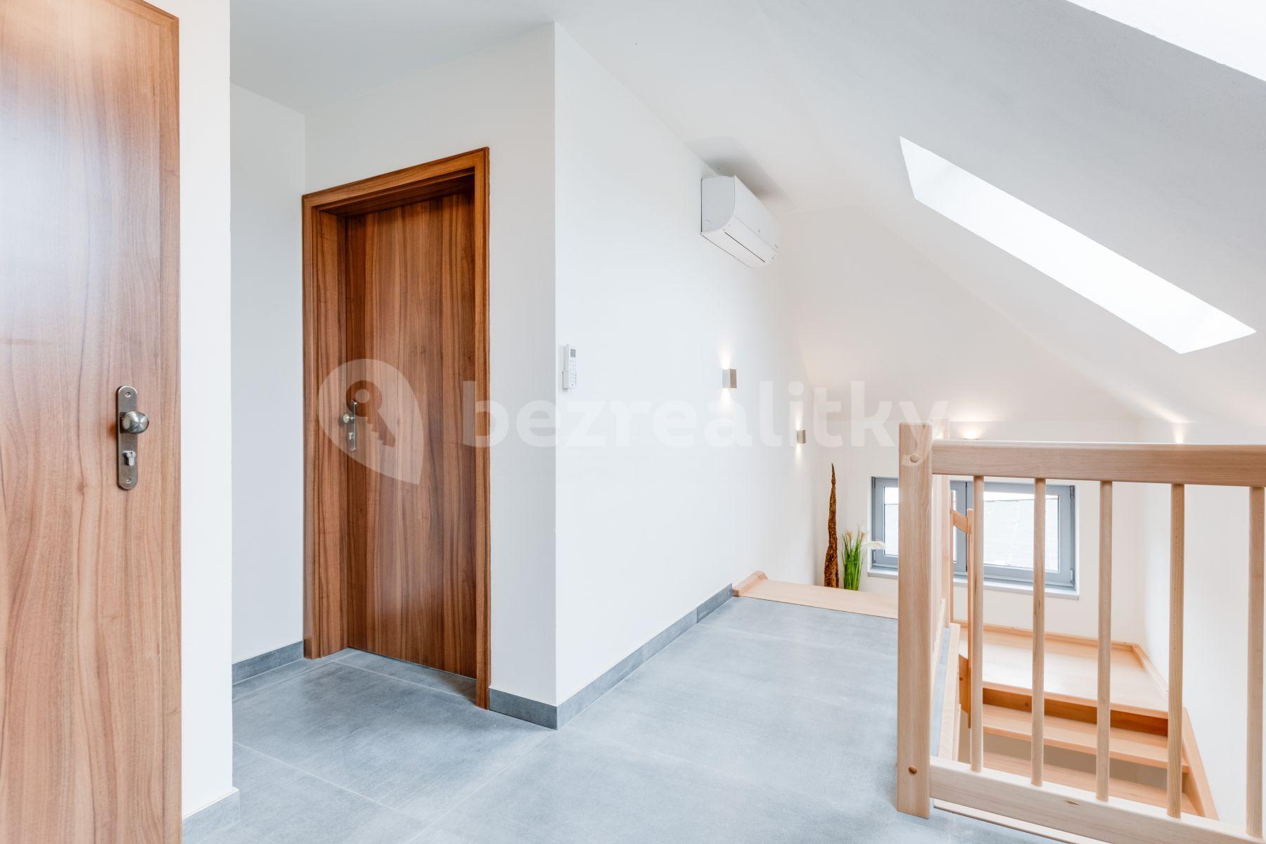 Studio flat to rent, 43 m², Jažlovická, Říčany, Středočeský Region