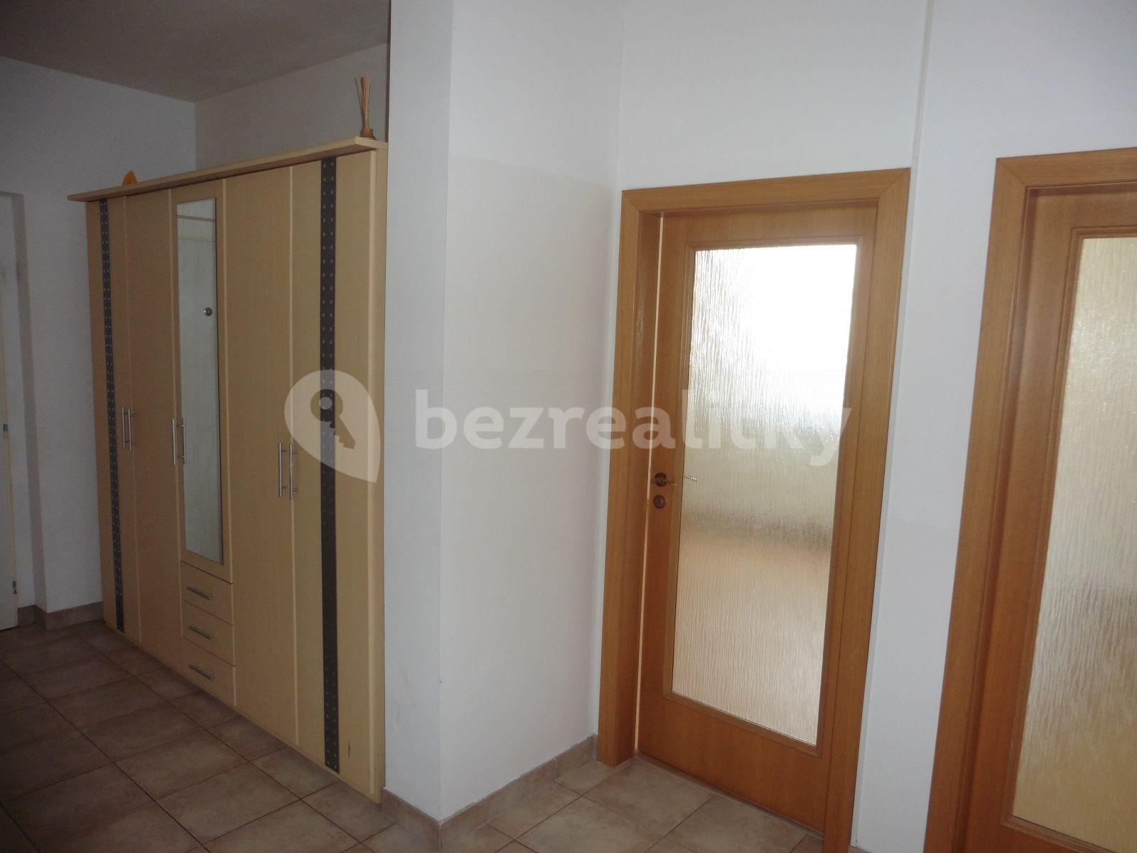 2 bedroom with open-plan kitchen flat to rent, 83 m², Pastevců, Prague, Prague