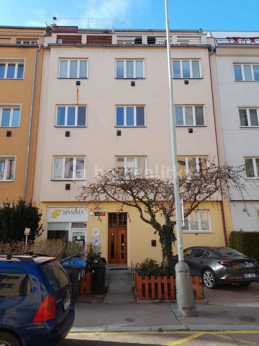 Small studio flat to rent, 30 m², Počátecká, Prague, Prague