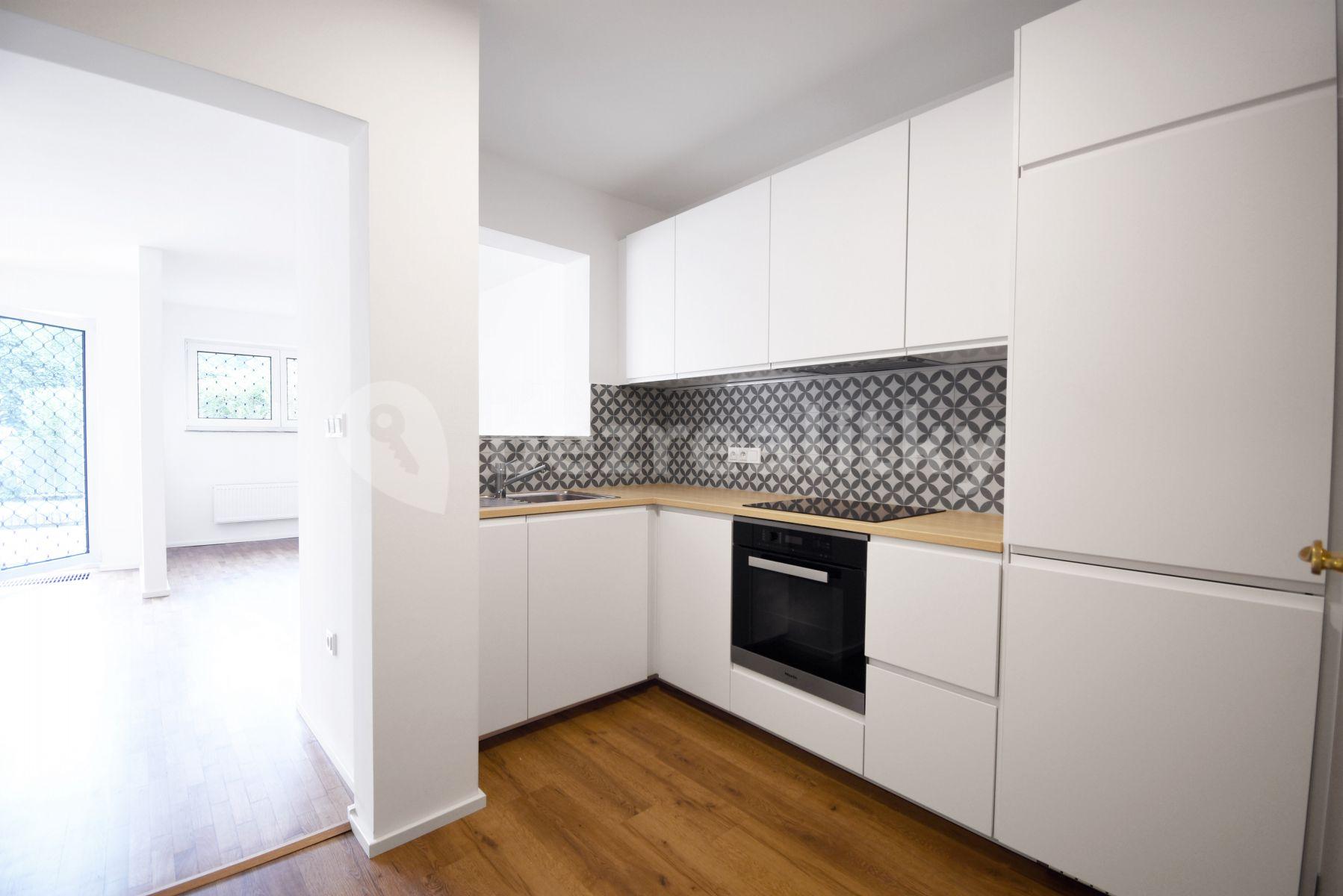 Small studio flat to rent, 50 m², U Vojanky, Prague, Prague