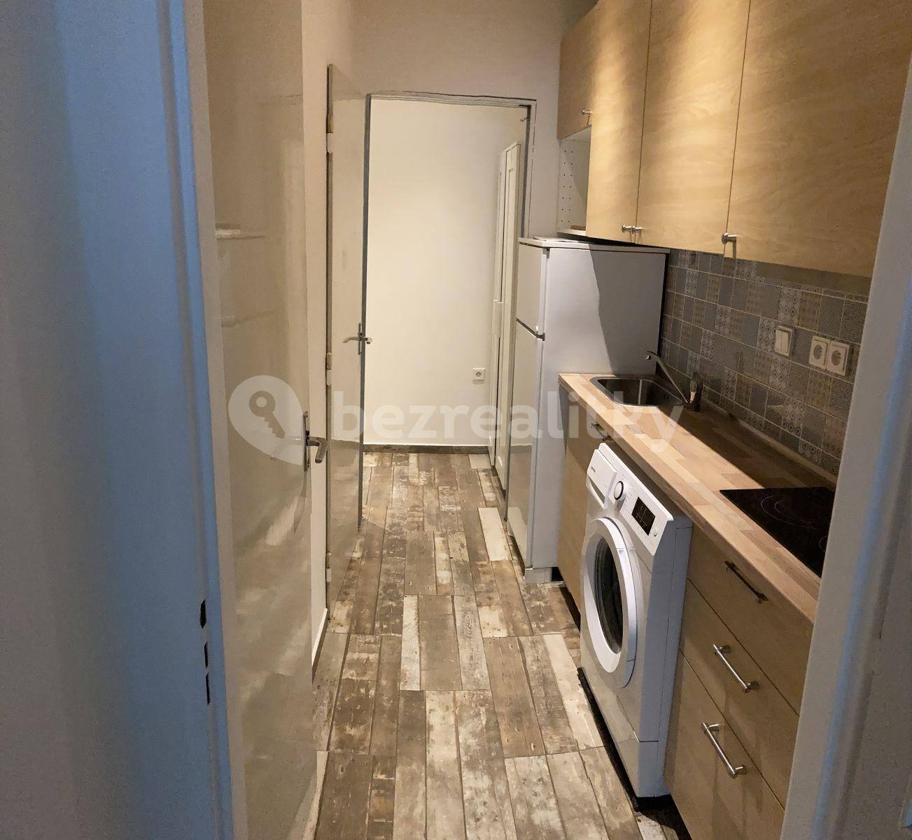 Studio flat to rent, 29 m², Strážní, Prague, Prague