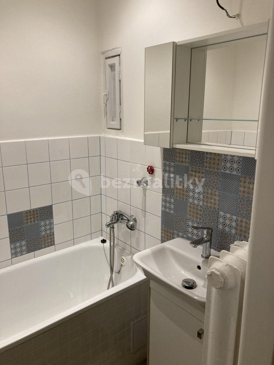 Studio flat to rent, 29 m², Strážní, Prague, Prague