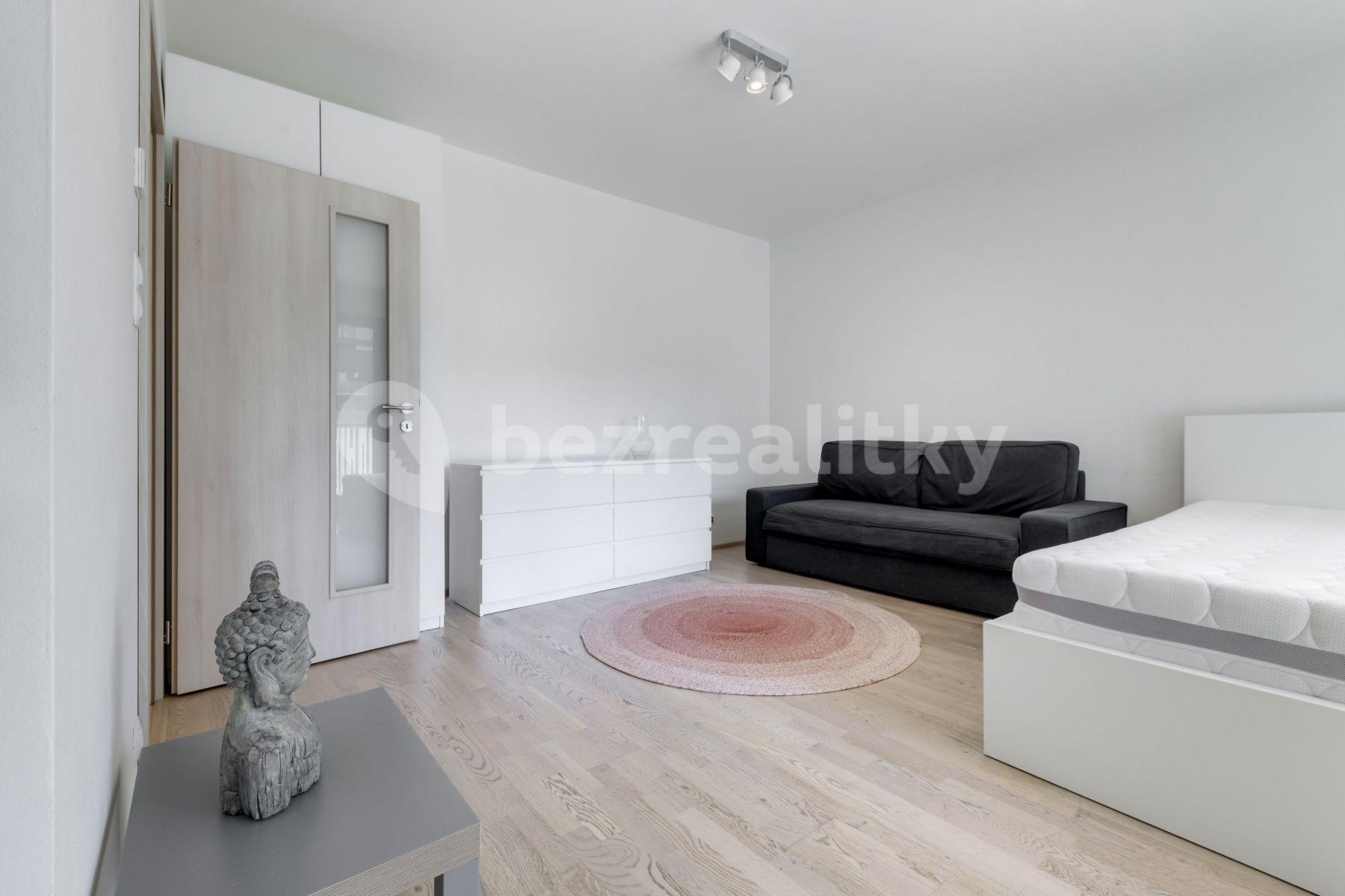 Studio flat to rent, 37 m², Olšanská, Prague, Prague