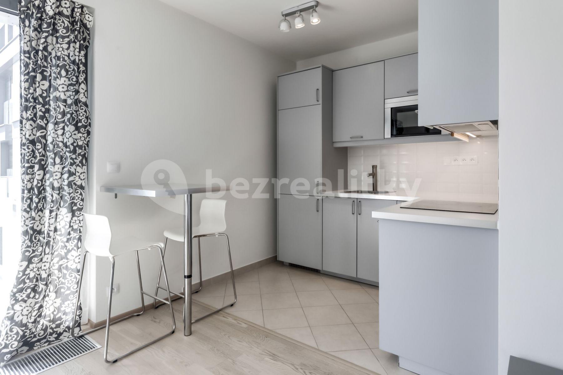 Studio flat to rent, 37 m², Olšanská, Prague, Prague